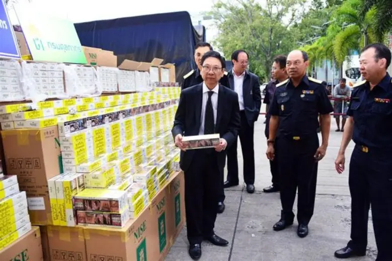 นายกุลิศ สมบัติศิริ อธิบดีกรมศุลกากร นายช...