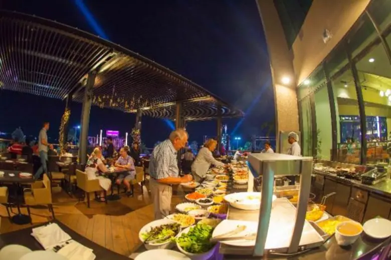 ฉลองต้อนรับปี 2016 กับ International BBQ Buffet ที่ FoodLoft