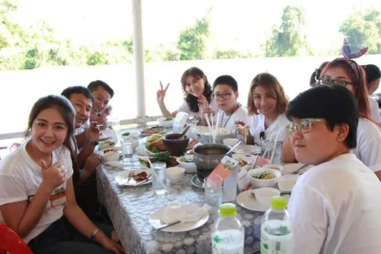 “อิ๊งค์-อาร์ม-ป้อน” พาชิมอิ่มอร่อยเด็ด!! อาหารไทยโบราณเมืองปราจีนบุรี กับกิจกรรม “อิ๊งค์ อีท ออล อะราวด์ ปี 5”