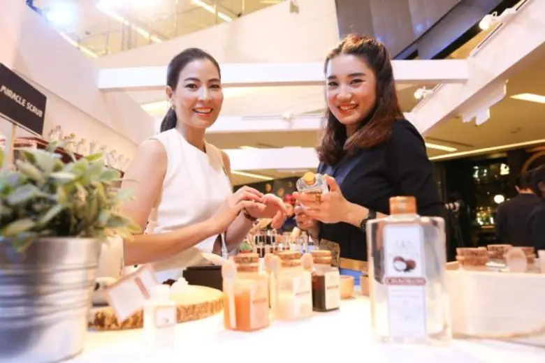 ชาวเกาะจัดเคล็ดลับชะลอวัยให้คนรักสุขภาพ ในงาน ชาวเกาะ น้ำมันมะพร้าวบริสุทธิ์100%...Miracle of All Miracles'