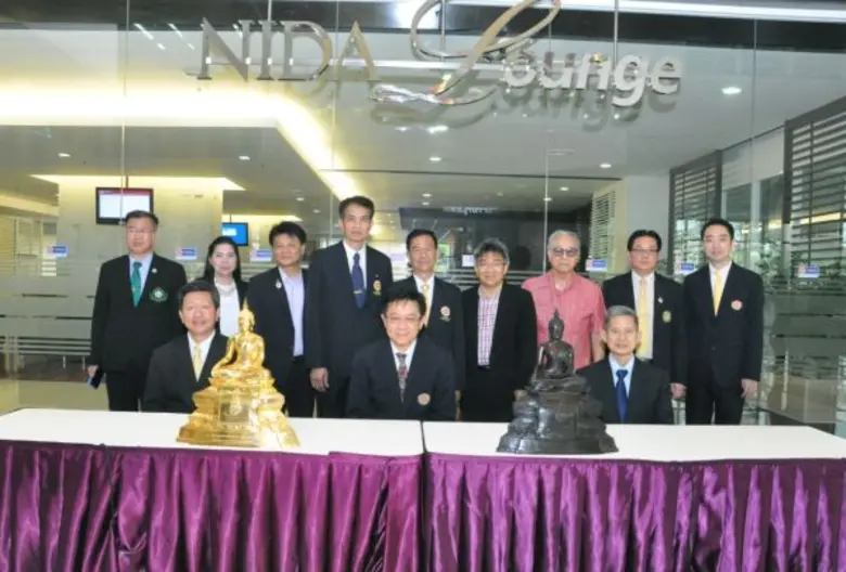 รองศาสตราจารย์ ดร.ประดิษฐ์ วรรณรัตน์ (กลา...