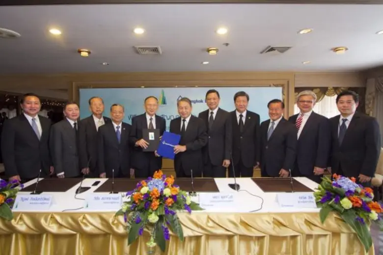 นายเดชา ตุลานันท์ รองประธานกรรมการบริหาร ...