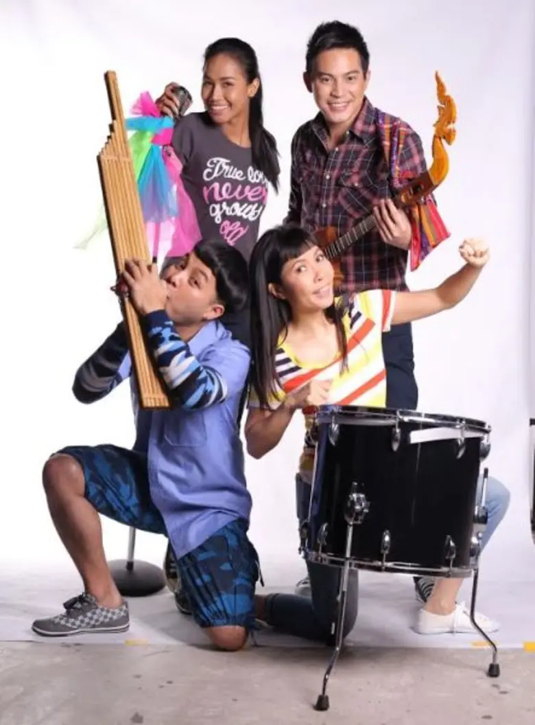 “เมญ่า-นนธวรรณ” สลัดลุคนางงามสู่นางเอกหน้าใหม่ประกบคู่ ปอ-ทฤษฎี ในละครเพลงกลิ่นไอลูกทุ่ง “สาวน้อยร้อยล้าน”