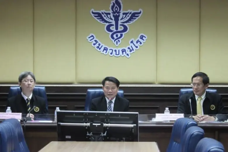 นพ.อำนวย กาจีนะ อธิบดีกรมควบคุมโรค พร้อมด...