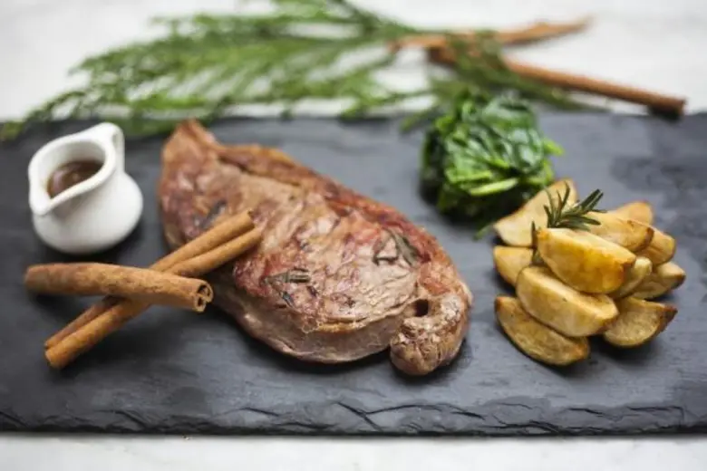 ดินเนอร์ส่งท้ายปีที่ทรัยเบคก้า