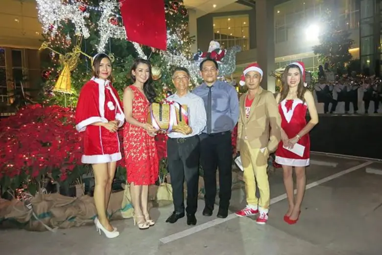 นายสทาวุฒิ เสริมประเสริฐ (ที่ 3 จากขวา) ผ...