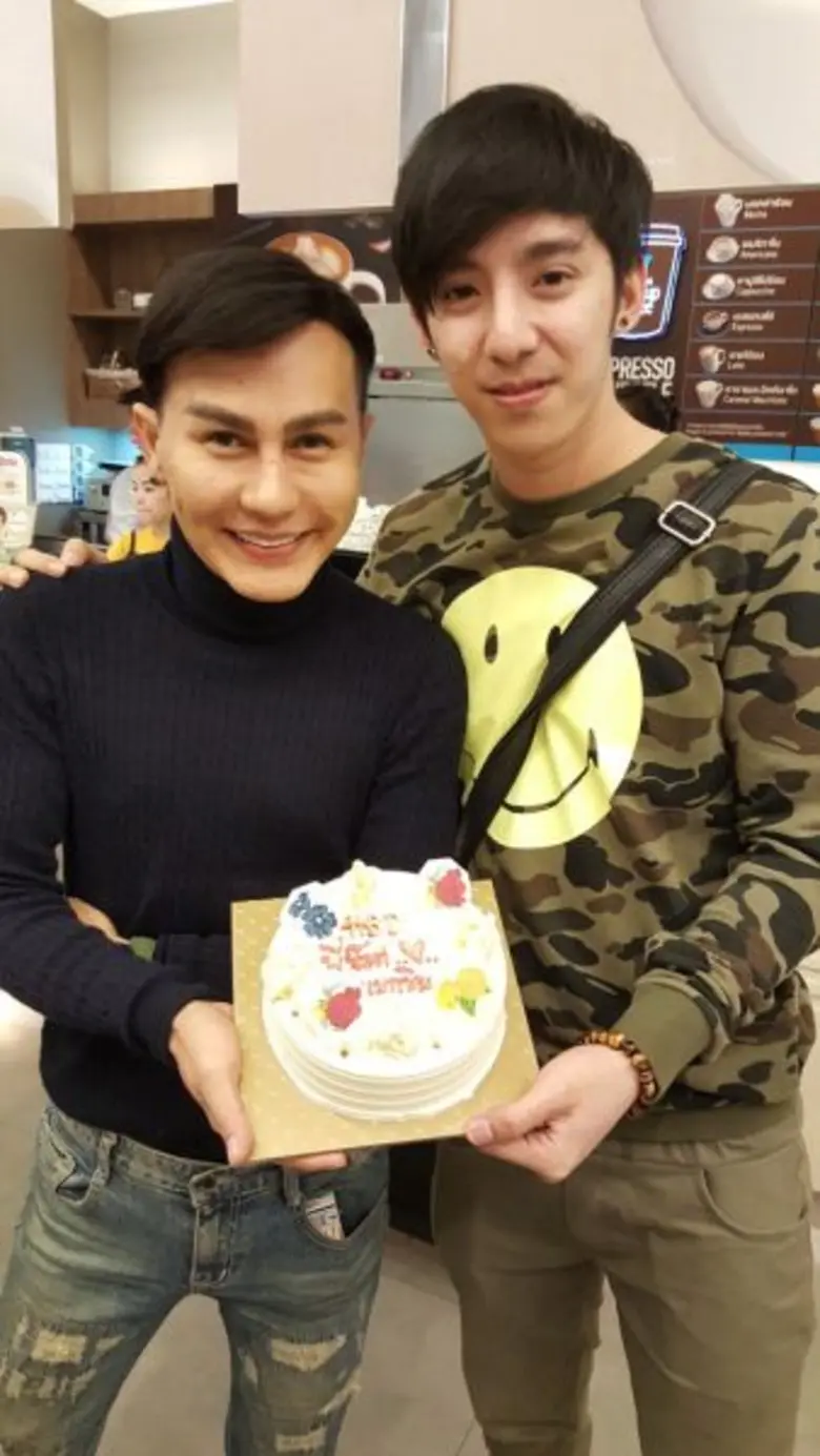 ชายแฮ็คส์-สุทธา ยกเค้กเซอร์ไพร้สวันเกิด น๊อตตี้ กฤติน