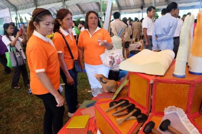 นายกฯ มอบเงิน นำร่องโครงการสร้างความเข้มแข็ง 1,500 บ./ไร่ ส่งความสุขปีใหม่แก่ชาวสวนยาง