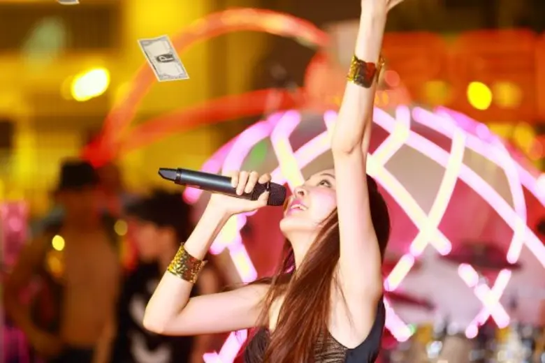 กลับมาคืนไมค์ คืนเวทีอีกครั้ง สำหรับ "แพม...