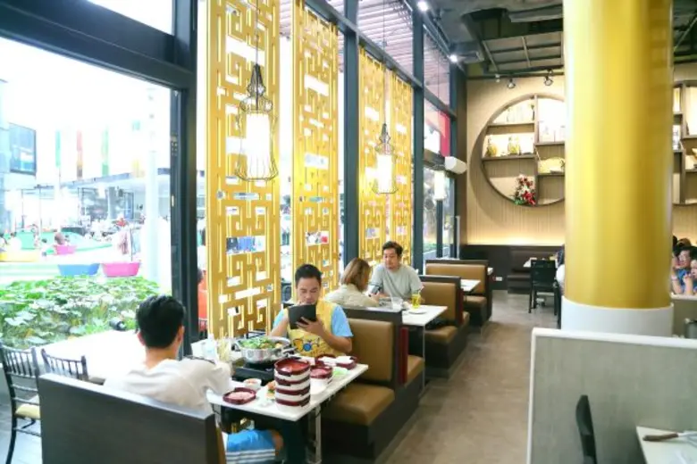 คุณเจษฎา กรีสุระเดช ผู้จัดการกลุ่มร้านอาห...