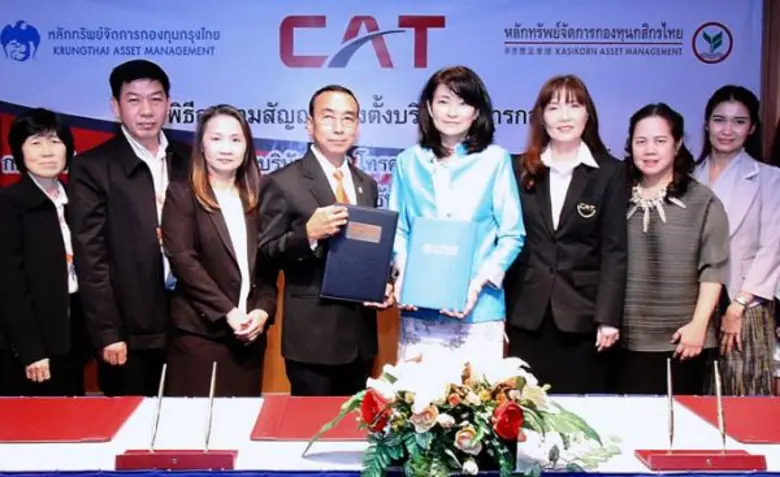 นางชวินดา หาญรัตนกูล (กลางขวา) กรรมการผู้...