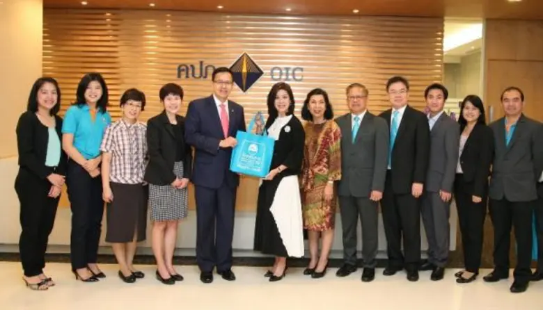 คุณสุทธิพล ทวีชัยการ (ที่ 5 จากซ้าย) เลขา...