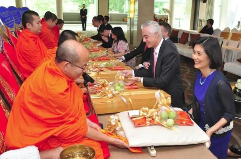 สาวิตรี รมยะรูป (ขวา) กรรมการผู้จัดการ กล...