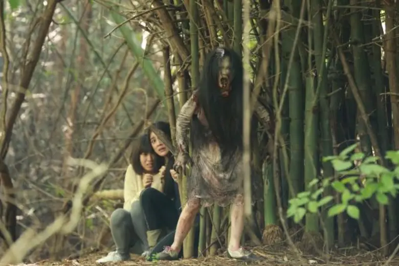 ต้องมาเข้าฉากหลงป่าปะทะผีซอมบี้ที่โผล่มาก...