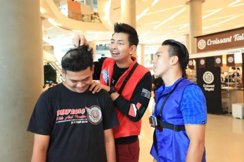 ทีวีไกด์: รายการ "ช่วยฉันที Do Me A Favor (ดูมีอะเฟเวอร์)" ลีซอ – ต๊อบ ดวลความซ่าส์ หาผู้กล้าร่วมภารกิจ