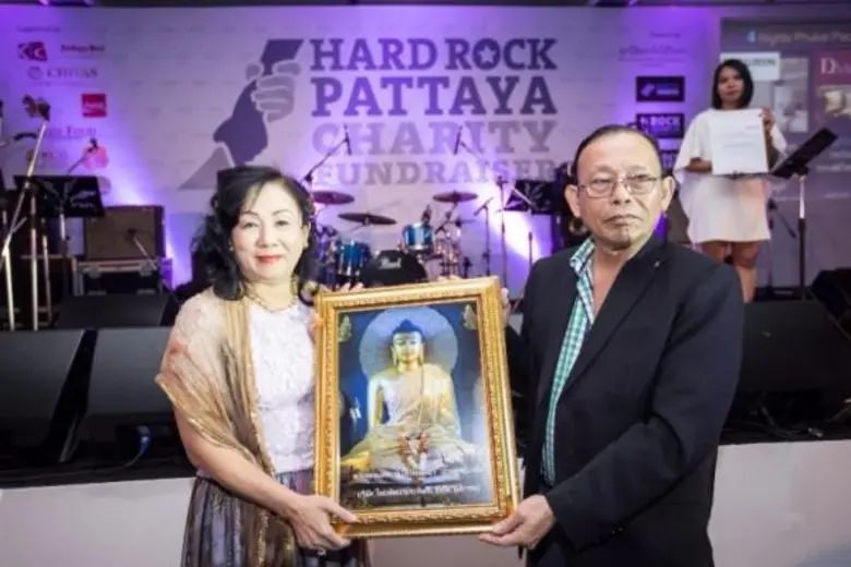 คอนเสิร์ตการกุศลฮาร์ดร็อคพัทยาปี 2558 กับรัดเกล้า อามระดิษ