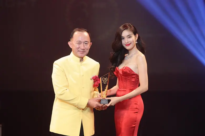 จัดขึ้นอย่างยิ่งใหญ่อลังการเลยทีเดียวกับง...