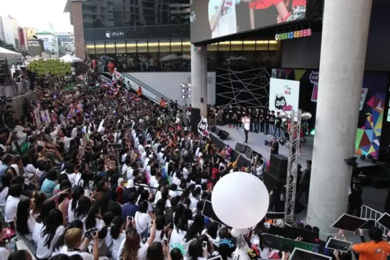 สยามแตก!! “ค่ายกามิกาเซ่” เปิดตัว 18 ไอดอลวัยรุ่นใหม่ จุดฉนวนความซี้ด ระเบิดเสียงกรี๊ดไม่หยุด!!