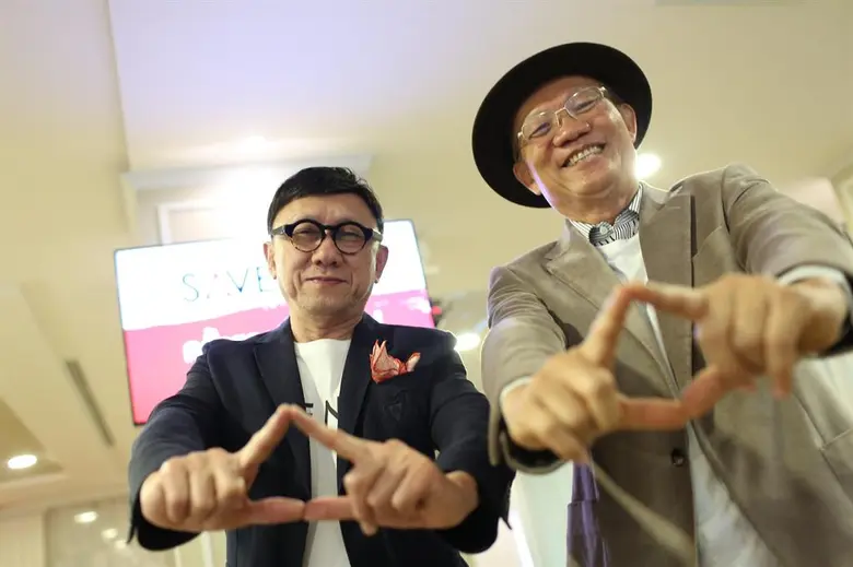 นอกจาก ปรีชา ส่งวัฒนา ประธานกรรมการบริหาร บริษัท เอ...