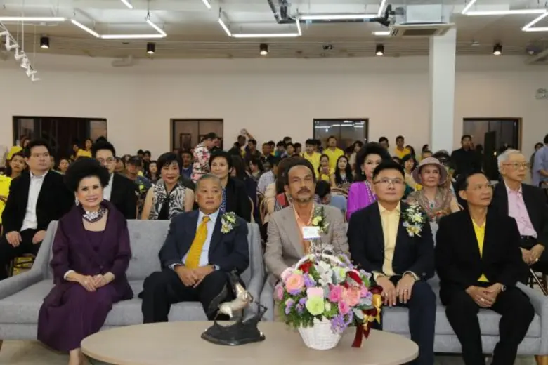 ไอริส กรุ๊ป นิทรรศการภาพถ่ายในหลวง “Belove King ’88” ณ “Venice Art Spece”