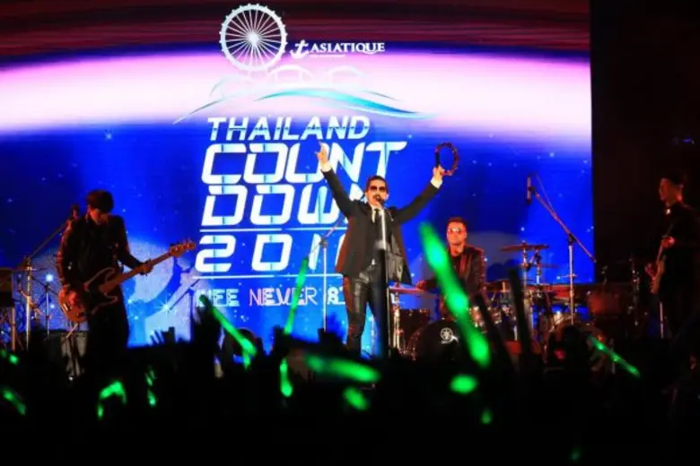 งานเคาท์ดาวน์สุดยิ่งใหญ่ริมโค้งน้ำเจ้าพระยา พร้อมการแสดงพลุสว่างไสวสุดอลังการ ในงาน “เครื่องดื่มตราช้าง พรีเซนส์ ASIATIQUE Thailand Countdown 2016” โดยเอเชียทีค เดอะ ริเวอร์ฟร้อนท์