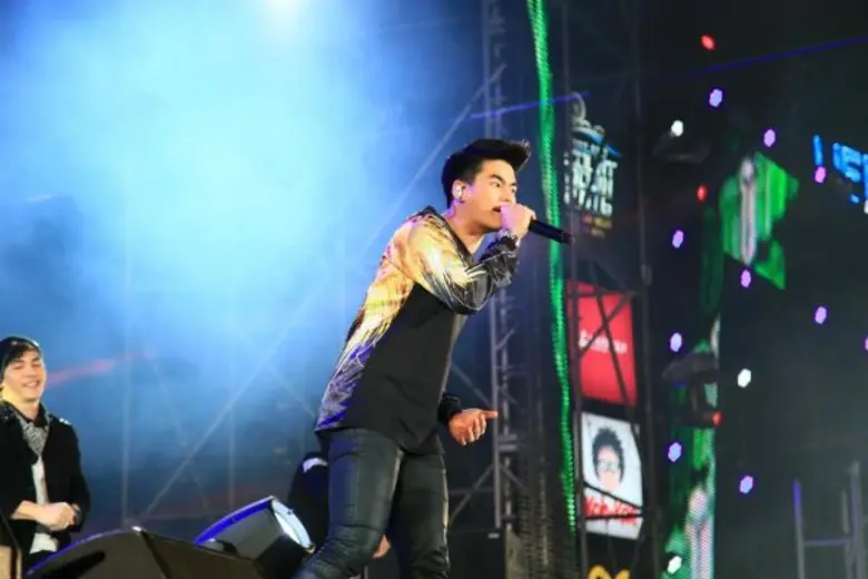 งานเคาท์ดาวน์สุดยิ่งใหญ่ริมโค้งน้ำเจ้าพระยา พร้อมการแสดงพลุสว่างไสวสุดอลังการ ในงาน “เครื่องดื่มตราช้าง พรีเซนส์ ASIATIQUE Thailand Countdown 2016” โดยเอเชียทีค เดอะ ริเวอร์ฟร้อนท์