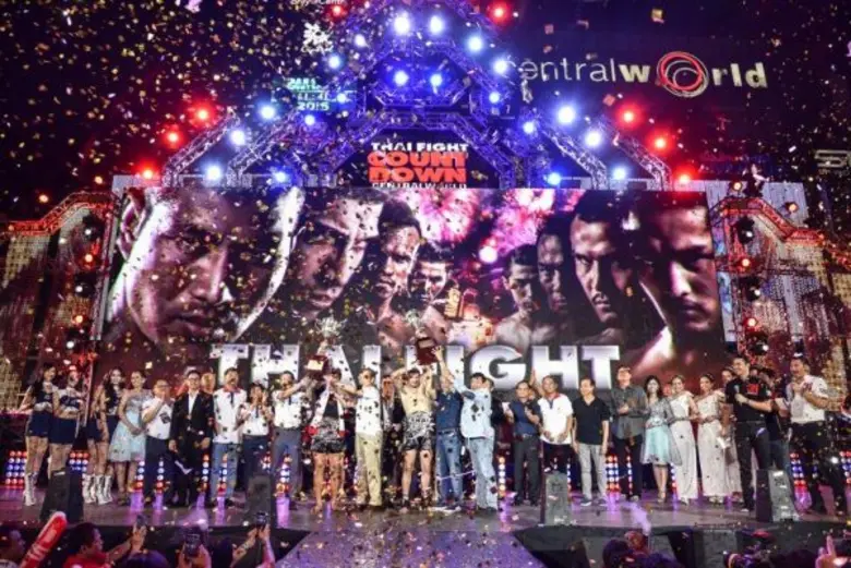 “เต็งหนึ่ง” โชว์ท็อปฟอร์ม โค่นคู่ชกชาวบราซิล  คว้าแชมป์ “THAI FIGHT 2015” ครองถ้วยพระราชทานพระบาทสมเด็จพระเจ้าอยู่หัวฯ	
