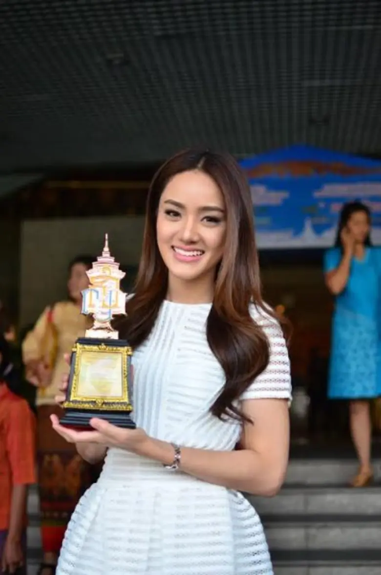 เจด้า ศรัณย่า ชุณหศาสตร์ เข้ารับรางวัล "ค...