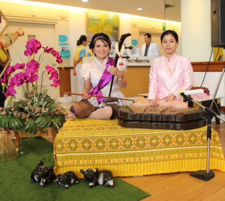 รพ.บางปะกอก 9 อินเตอร์เนชั่นแนล ตามรอยพ่อ...