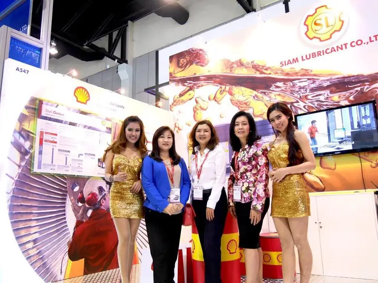 คุณเกศศิริ สุขะมงคล (ที่ 2 จากซ้าย) และคุ...