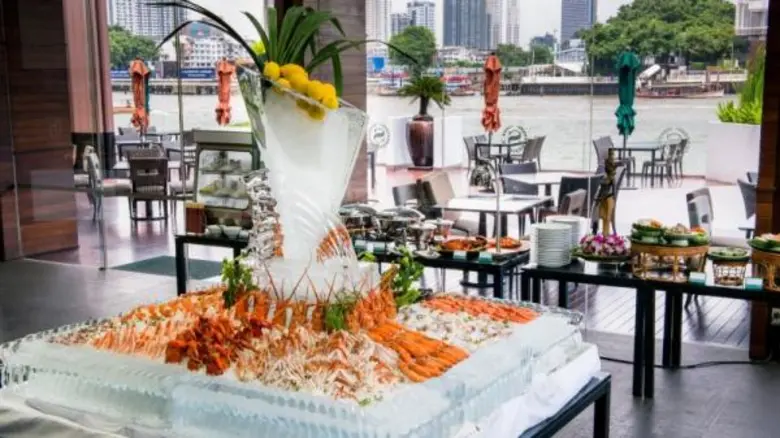 ห้องอาหารฟีสท์ โรงแรมรอยัล ออคิด เชอราตัน...