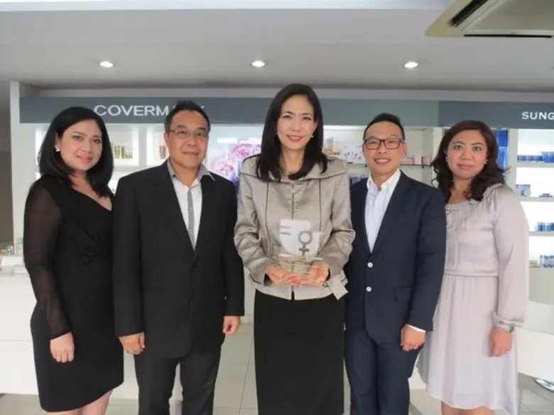 ธีรดา อำพันวงษ์ กรรมการผู้จัดการ และประธา...