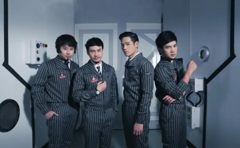 ใช้ความสนุกกลบความเหงาซะจน "เหงาเท่าอวกาศ...