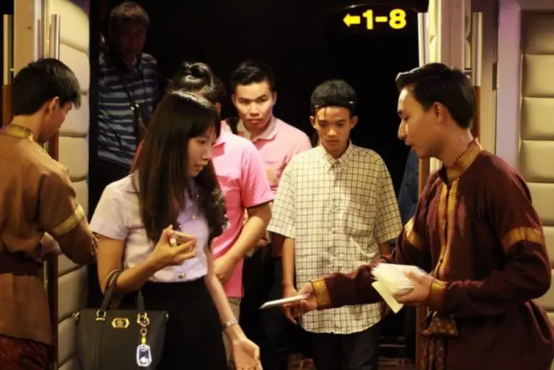 Movie Guide: สะอื้นทั้งโรง “พันท้ายนรสิงห์” กระแสแรงสุดซึ้งตรึงหัวใจคนไทย ท่านมุ้ยรับสั่งส่งทหารจากกรุงศรีฯ ตระเวนแจกทิชชู่คนดู