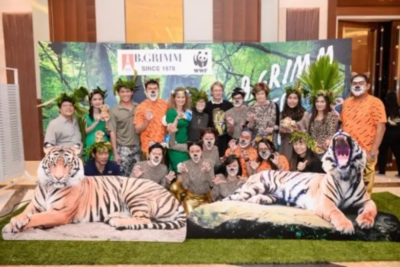 มร.ฮาราลด์ ลิงค์ ประธาน บี.กริม (ที่ 5 จา...