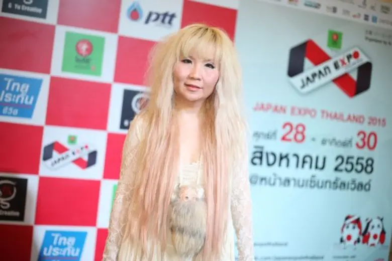 คร่ำหวอดในวงการแฟชั่นมาหลายสิบปี และดีไซเ...