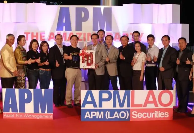 นายวันคำ วอระวง ผู้อำนวยการใหญ่ ตลาดหลักท...