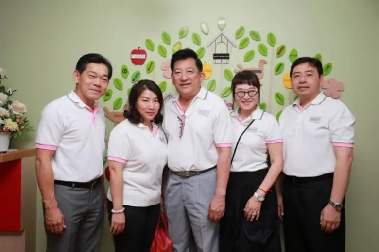 วิชา พูลวรลักษณ์ ประธานกรรมการ พร้อมด้วย ...