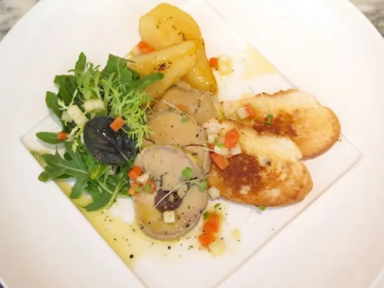 1823 ที เลานจ์ บาย รอนเนอเฟลด์" ทีเลานจ์ส...