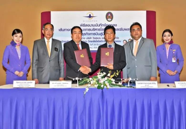 ดร.น้ำเพชร อยู่สกุล (ที่ 3 จากซ้าย) กรรมก...