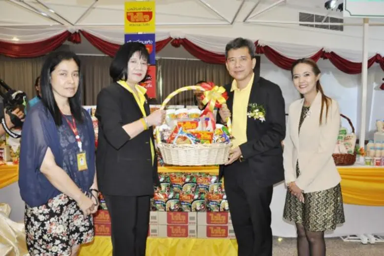 นางสาววิไล แจ้งในเมือง (ที่2จากซ้าย) ผู้อ...