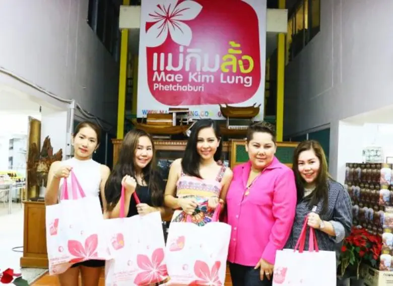 สาวสมัยนี้คงหนี้ไม่พ้น การ ช้อป ชิม เที่ย...