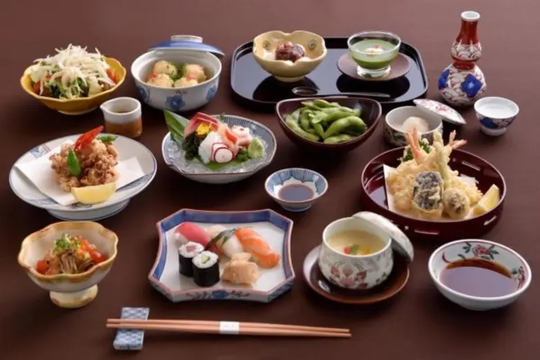 ห้องอาหารญี่ปุ่นยามาซาโตะ (Yamazato) โรงแ...