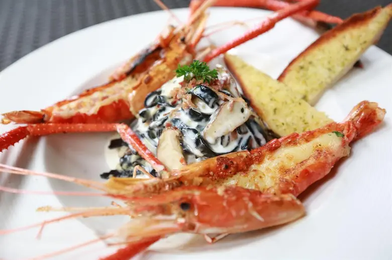 ห้องอาหารอาวร์กลาส โรงแรมเอทัส ลุมพินี ออ...