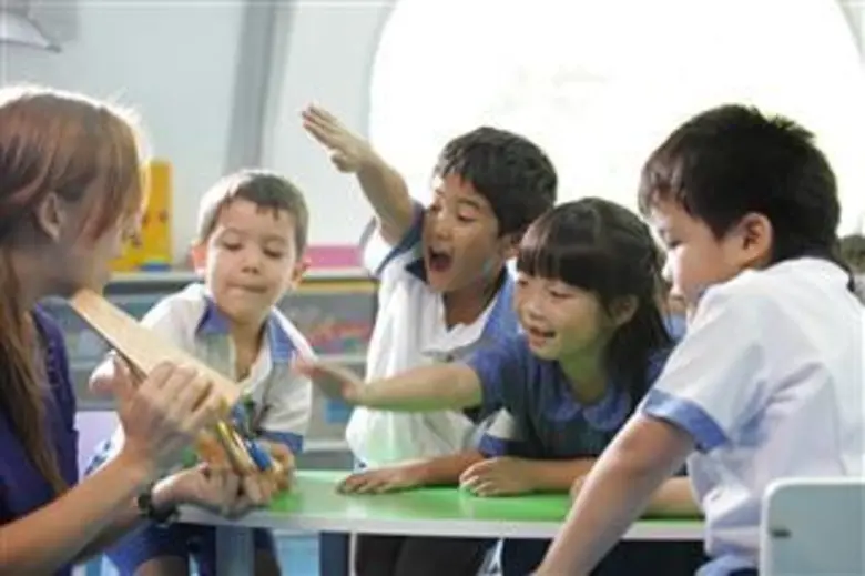 2 ภาษา สร้างเด็กไทย ก้าวเข้าสู่ 'เออีซี'