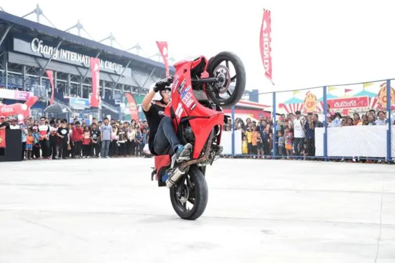 เนืองแน่น! เด็กเรือนแสนร่วมกิจกรรม "วันเด็กแห่งชาติ" ชม “เลอมังส์” ล้น “ช้างฯ เซอร์กิต”