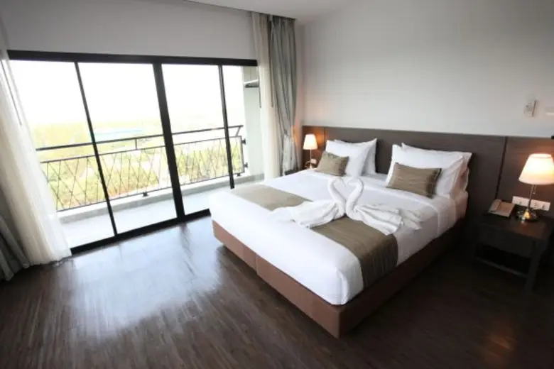 “Coco View Hotel” บูธีคโฮเต็ลแห่งใหม่ ใจกลางทะเลมะพร้าว ริมคลองแม่กลอง