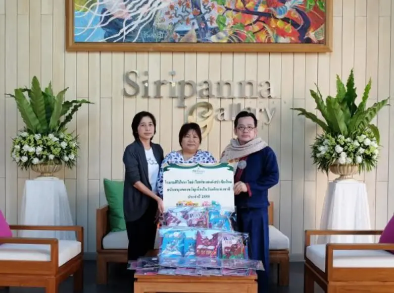 คุณมนัส แก้วเปง ผู้จัดการทั่วไป และคุณปนั...