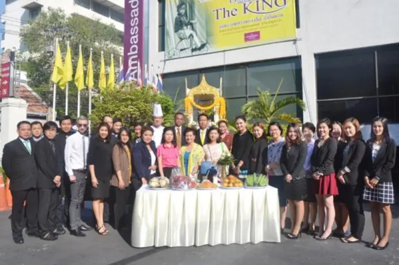 ครอบครัวทั่งสัมพันธ์ นำโดย คุณสุนีย์ ทั่ง...