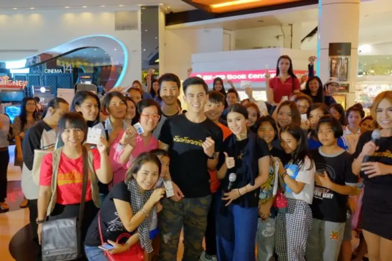 เต้ย-มัดหมี่ ปลื้มกระแสตอบรับ “พันท้ายนรสิงห์” ล้นหลาม พร้อมใจร่วมเซอร์ไพรส์ซับน้ำตา-ขอบคุณคนดูถึงโรงภาพยนตร์